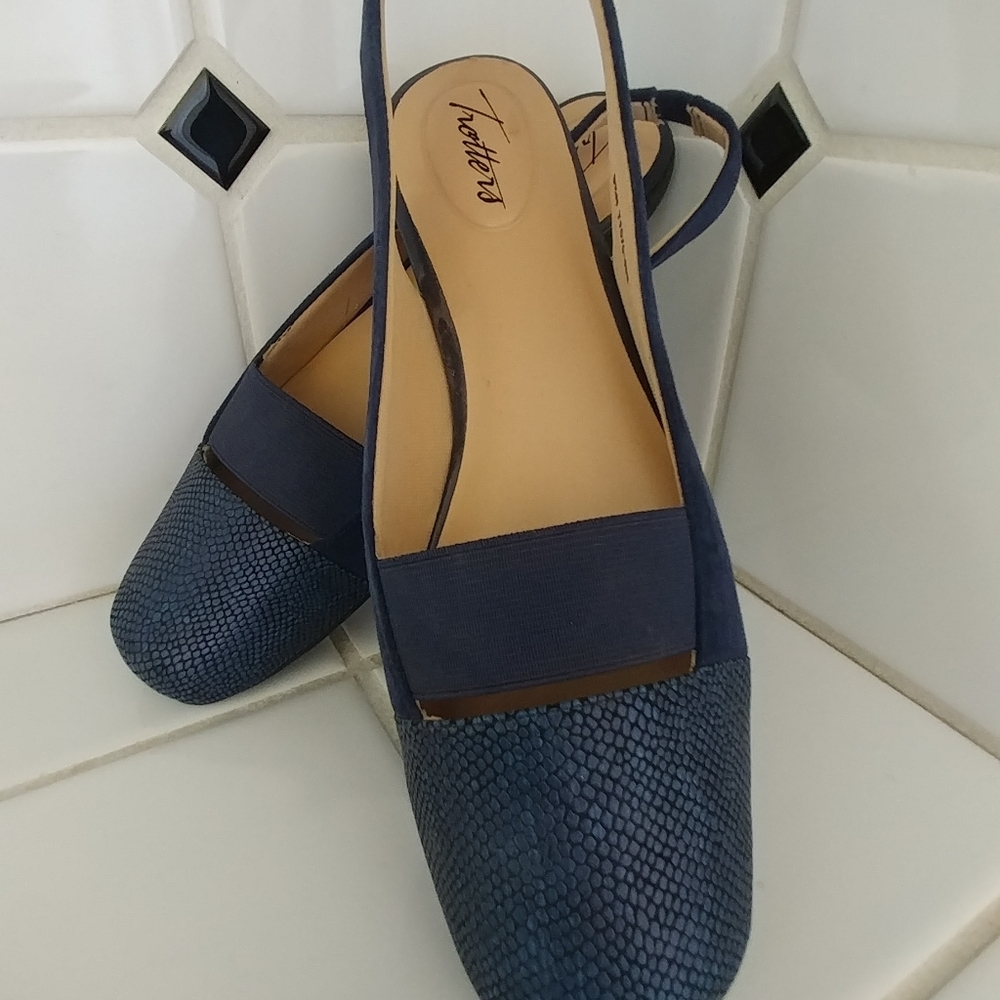 navy blue slingback